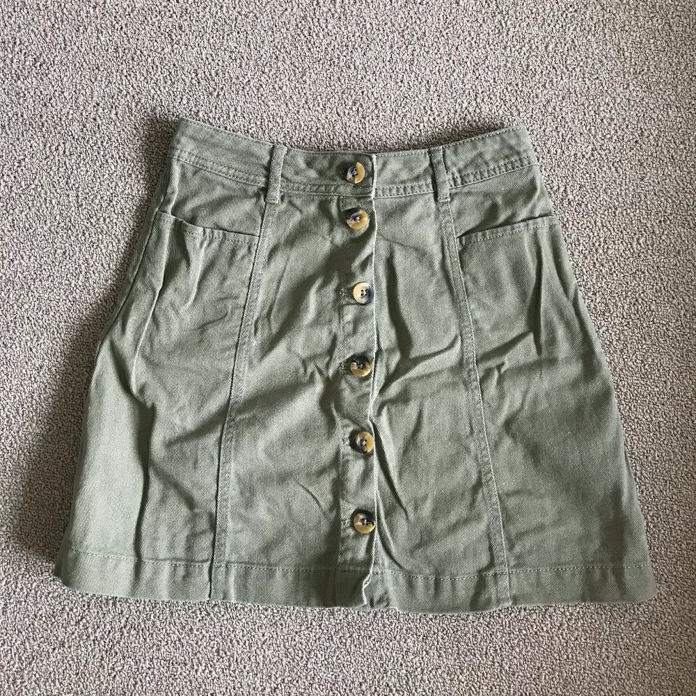 H&M Buttoned Green Utility Skirt with Pockets
